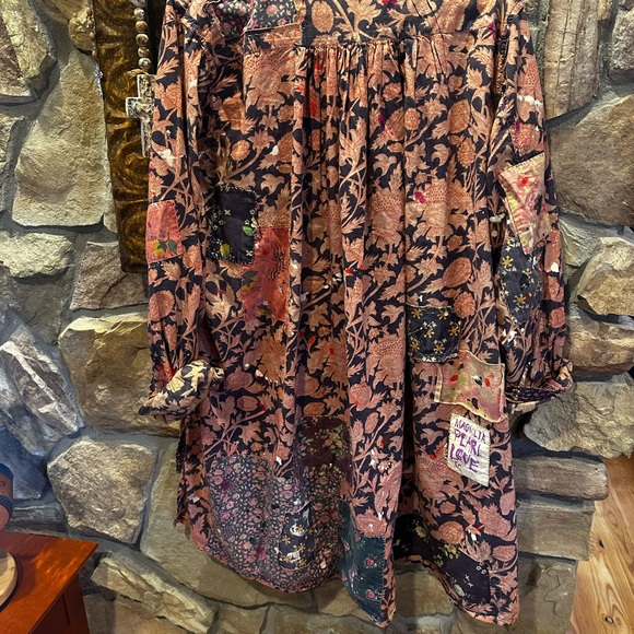 Magnolia Pearl Printed Prairie Shirt Top 1775 Stone Rose - Picture 2 of 3